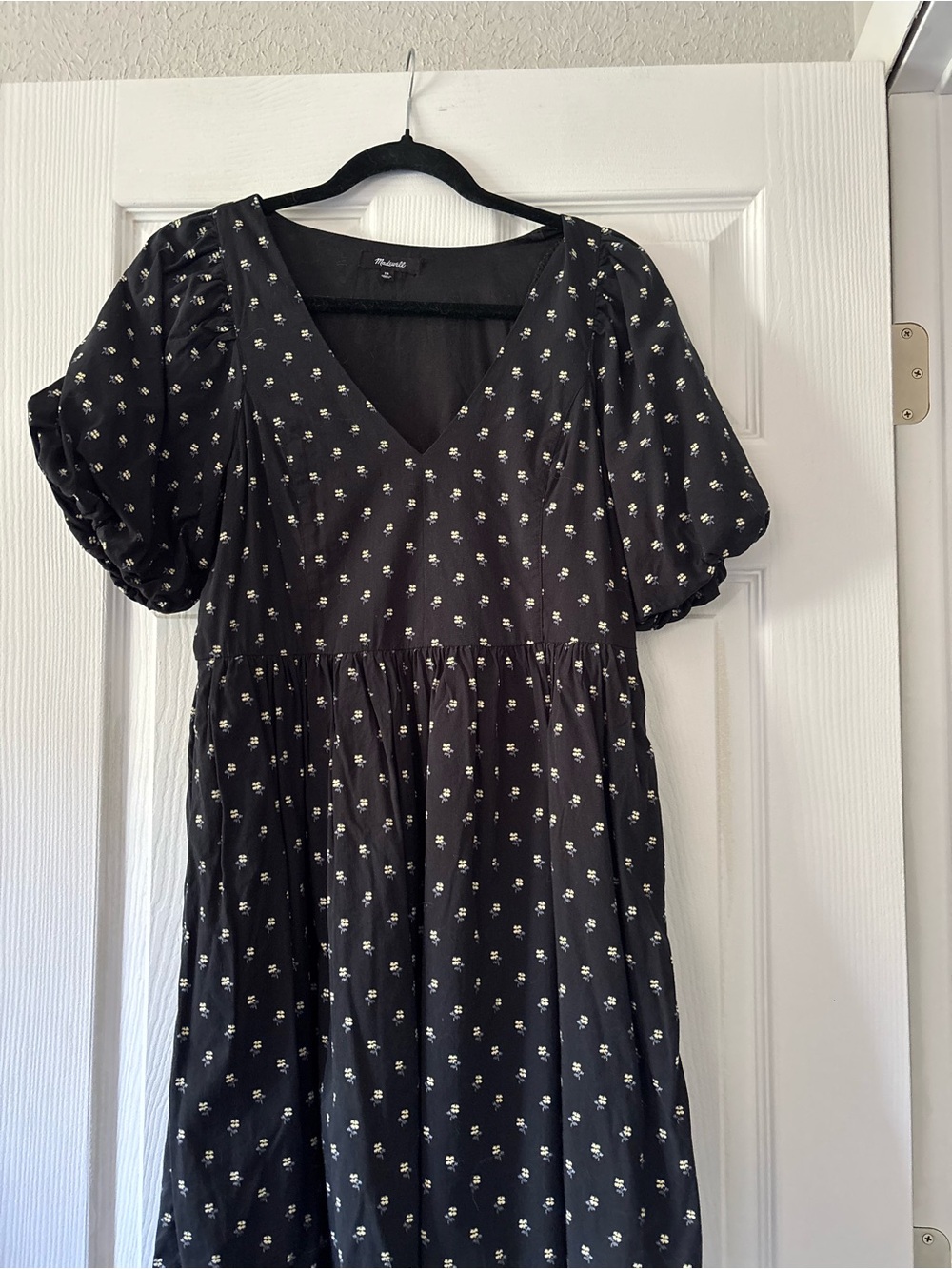 Black Floral V-Neck Puff Sleeve Dress